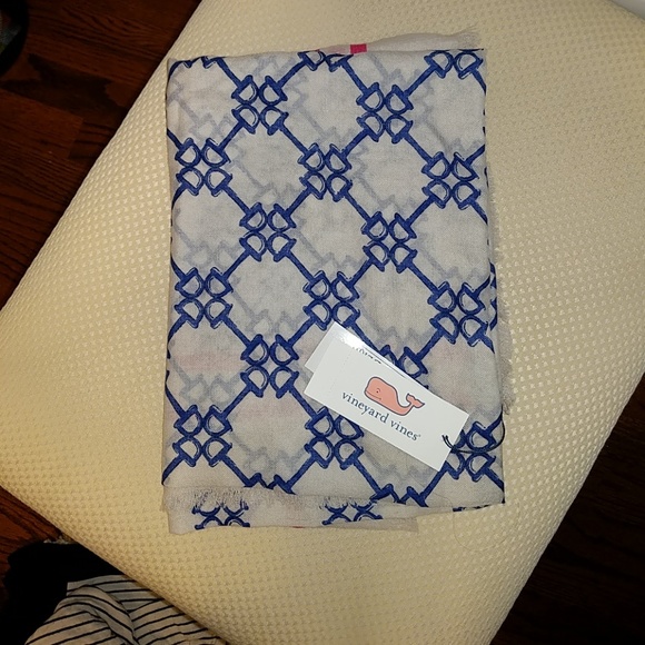 Vineyard Vines Kentucky Derby Scarf - Picture 4 of 5